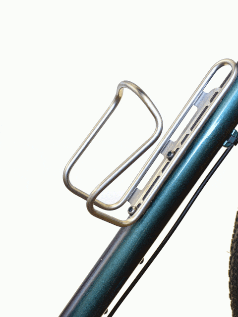 Animation of Widefoot StoutCage Bolting to Different Positions on Bike Down Tube